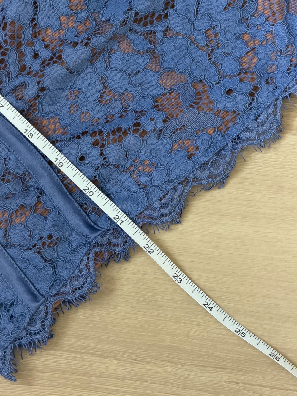 House of CB lace dress - Picture 3 of 7
